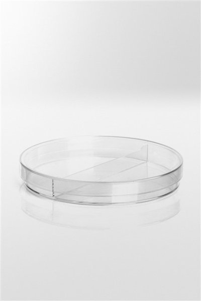 Petri dish PS, Ø92x14,2 mm, with 3 vents, half division, transparent, sterile, 600pcs